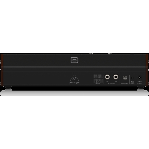 Синтезатор BEHRINGER Model D